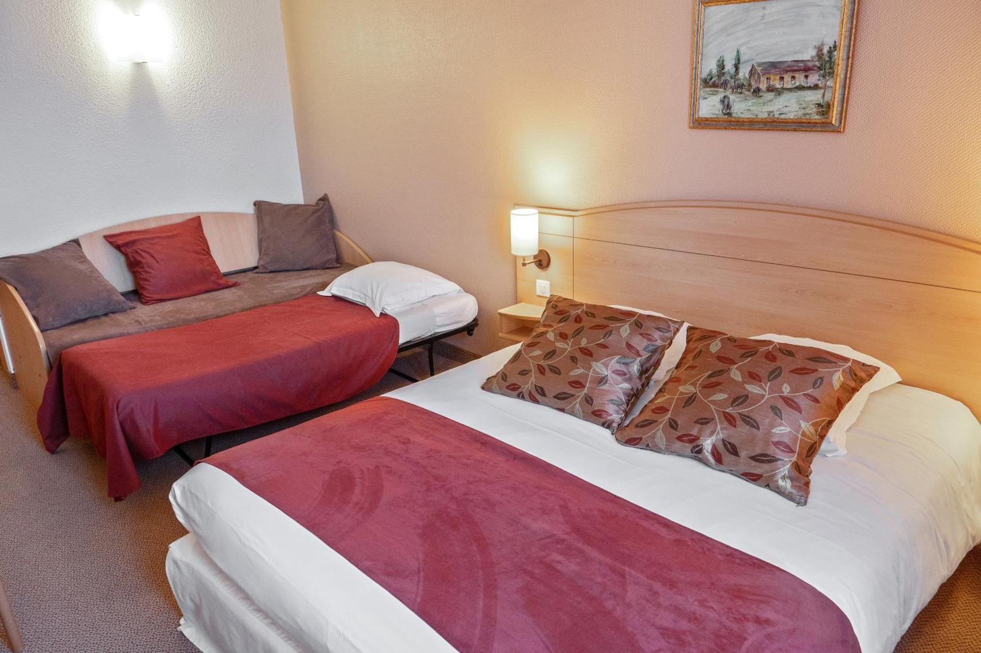 Brit Hotel Châteaudun Buitenkant foto