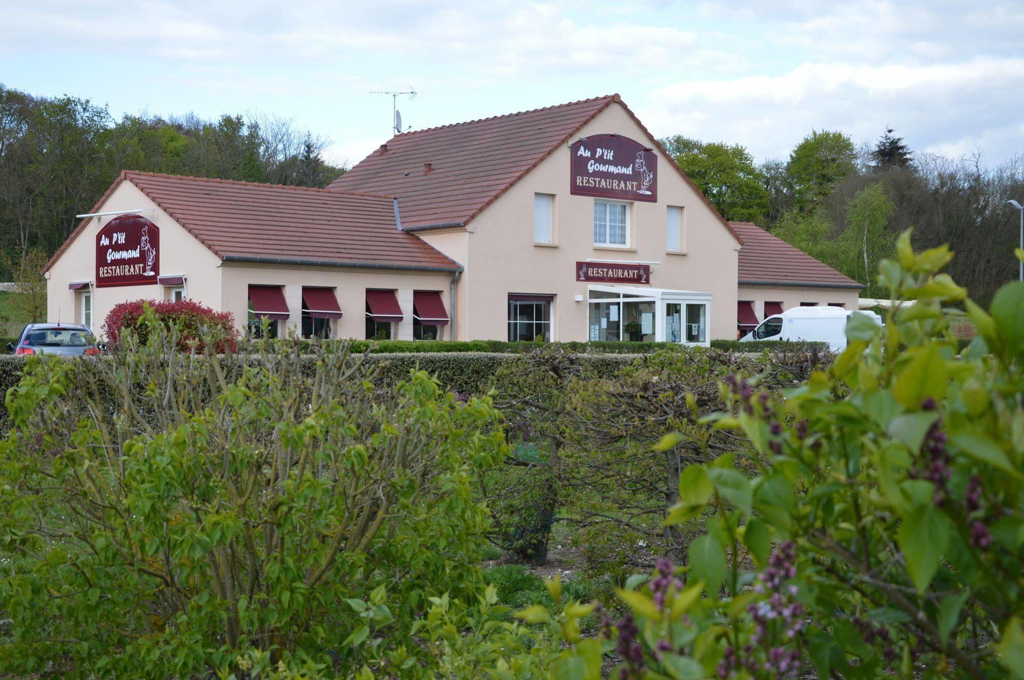 Brit Hotel Châteaudun Buitenkant foto